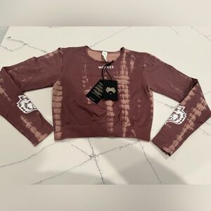 Darc Sport SHE Mauve Graphic Scoop Neck Top with White 'WOLVES' Print